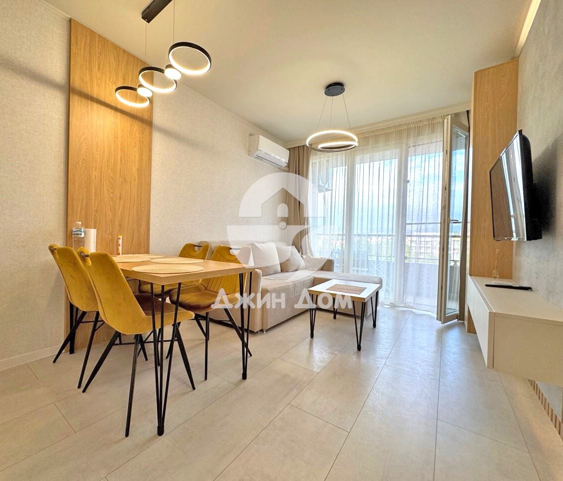 Стилен двустаен апартамент с ГЛЕДКА ПЛАНИНА в к-с „Доменико“, Сл. бряг - 0