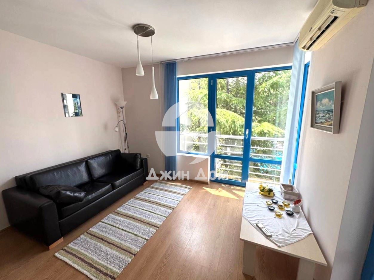 Просторен двустаен апартамент в к-с „Екселсиор“, Сл. бряг - 0