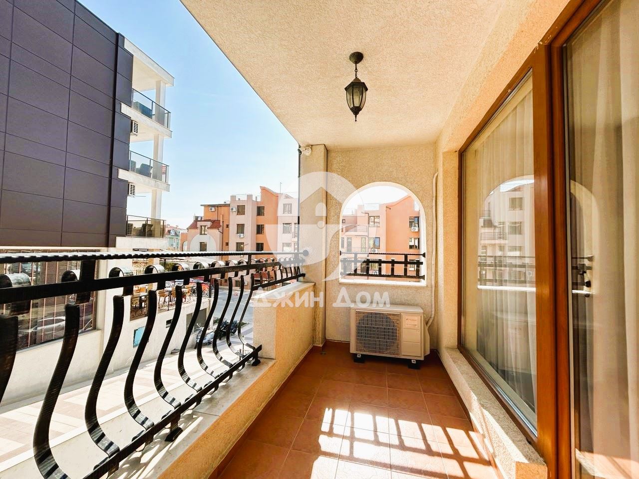 Тристаен апартамент с НИСКА ТАКСА ПОДДРЪЖКА в Марина Парк, Свети Влас - 0