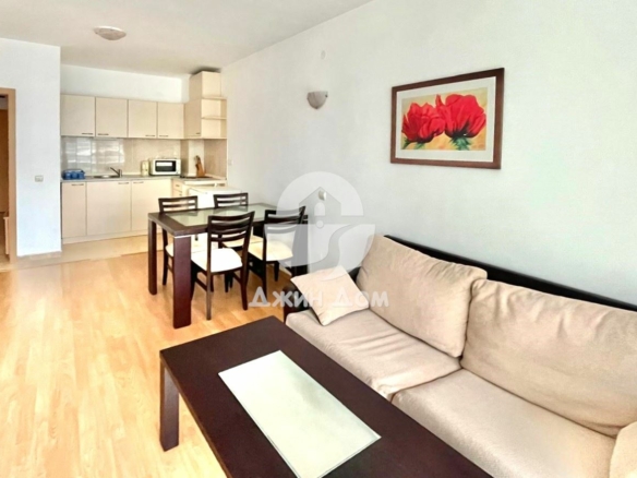 Просторен тристаен апартамент в к-с „Съни Холидей“, к.к. Слънчев бряг - 0