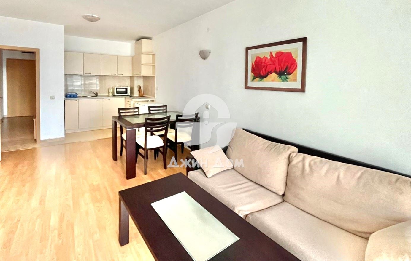 Просторен тристаен апартамент в к-с „Съни Холидей“, к.к. Слънчев бряг - 0