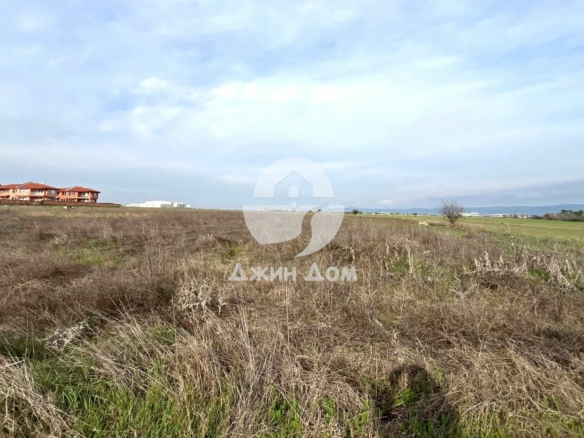 Урегулиран поземлен имот с ГЛЕДКА ПЛАНИНА в с. Равда - 0