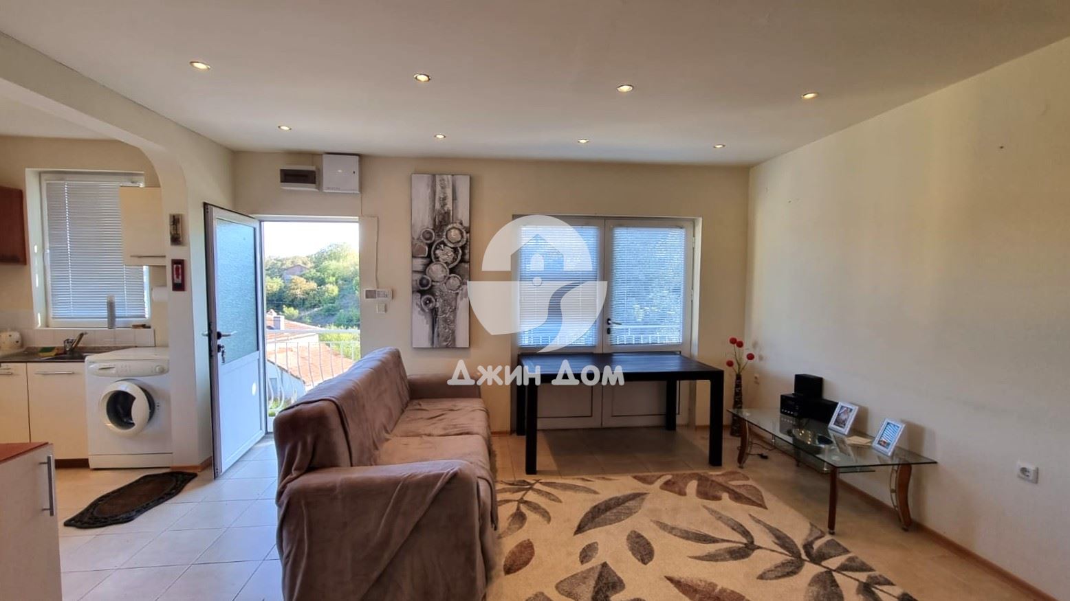 Едноетажна къща с басейн в с. Ново Паничарево - 0