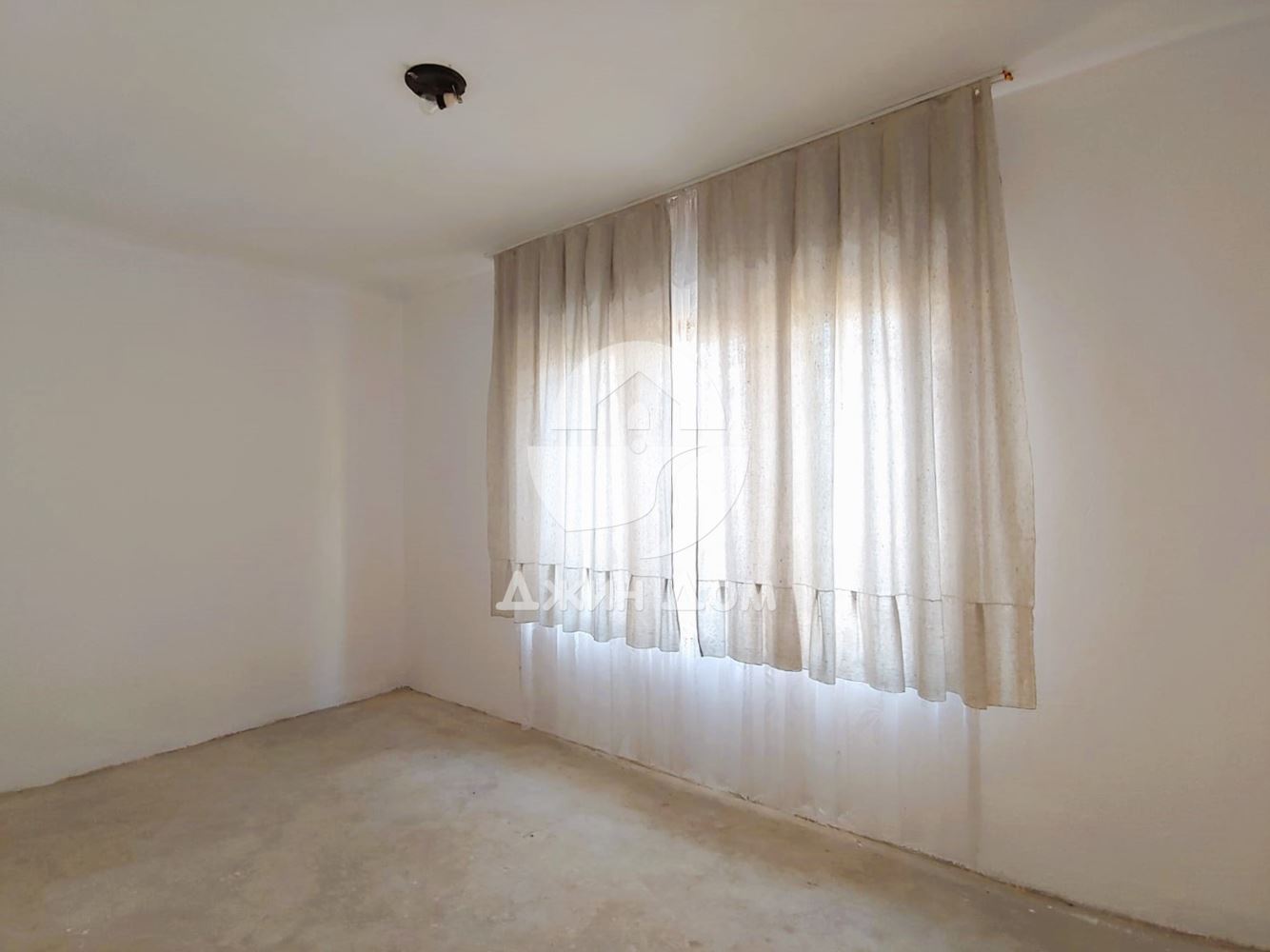 Просторна обзаведена двуетажна къща в с. Кошарица - 0