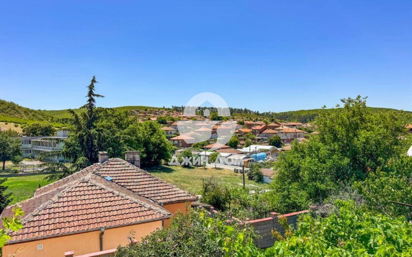 Двуетажна къща с двор в гр. Средец - 0