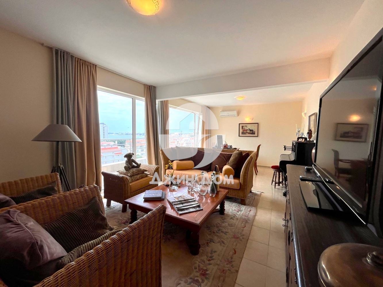 Многостаен апартамент с ГЛЕДКА МОРЕ И ПЛАНИНА в к-с Соло 1, Свети Влас - 0