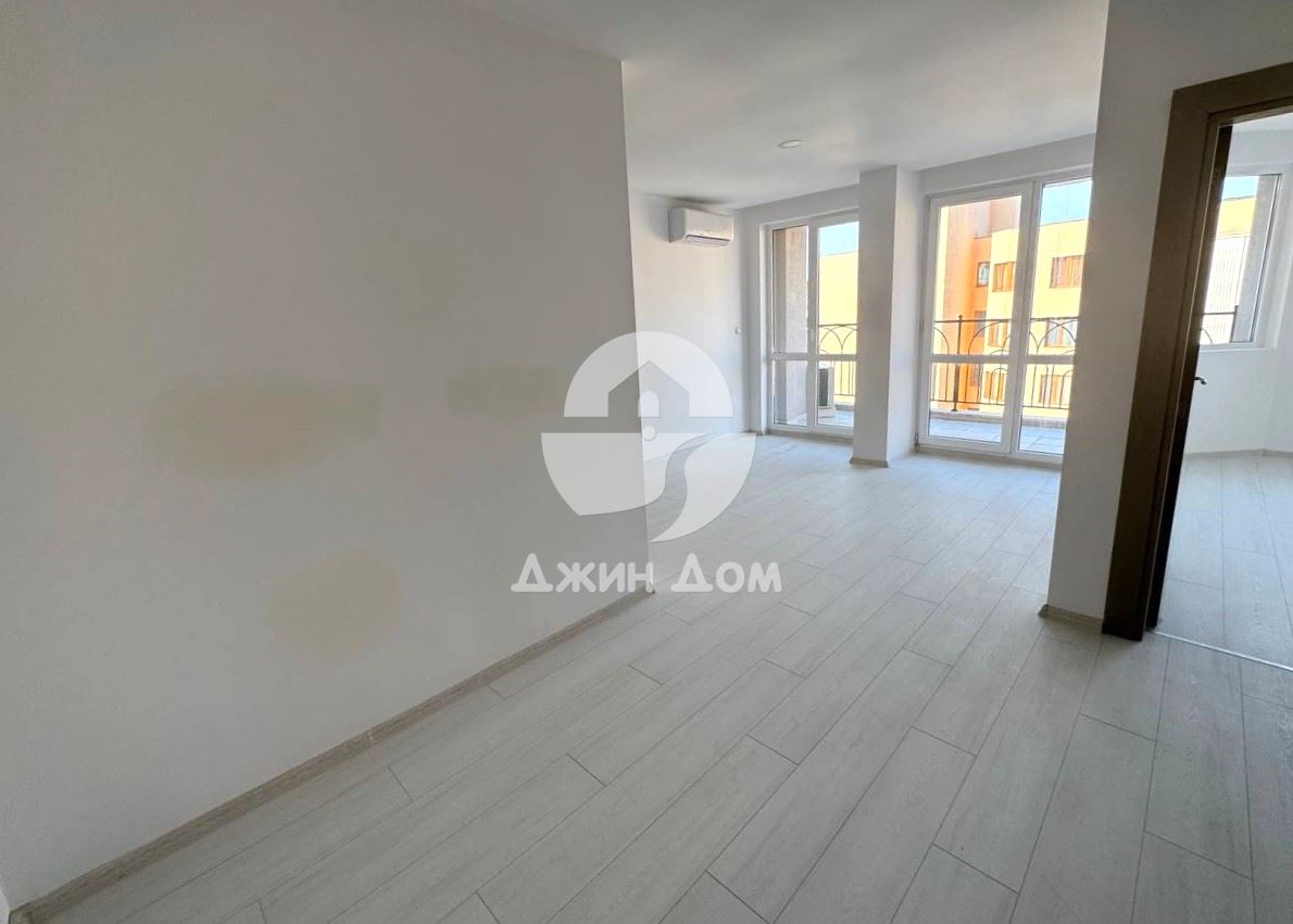 Просторен тристаен апартамент в к-с Ж'адор Сикрет Гардън, Слънчев бряг - 0