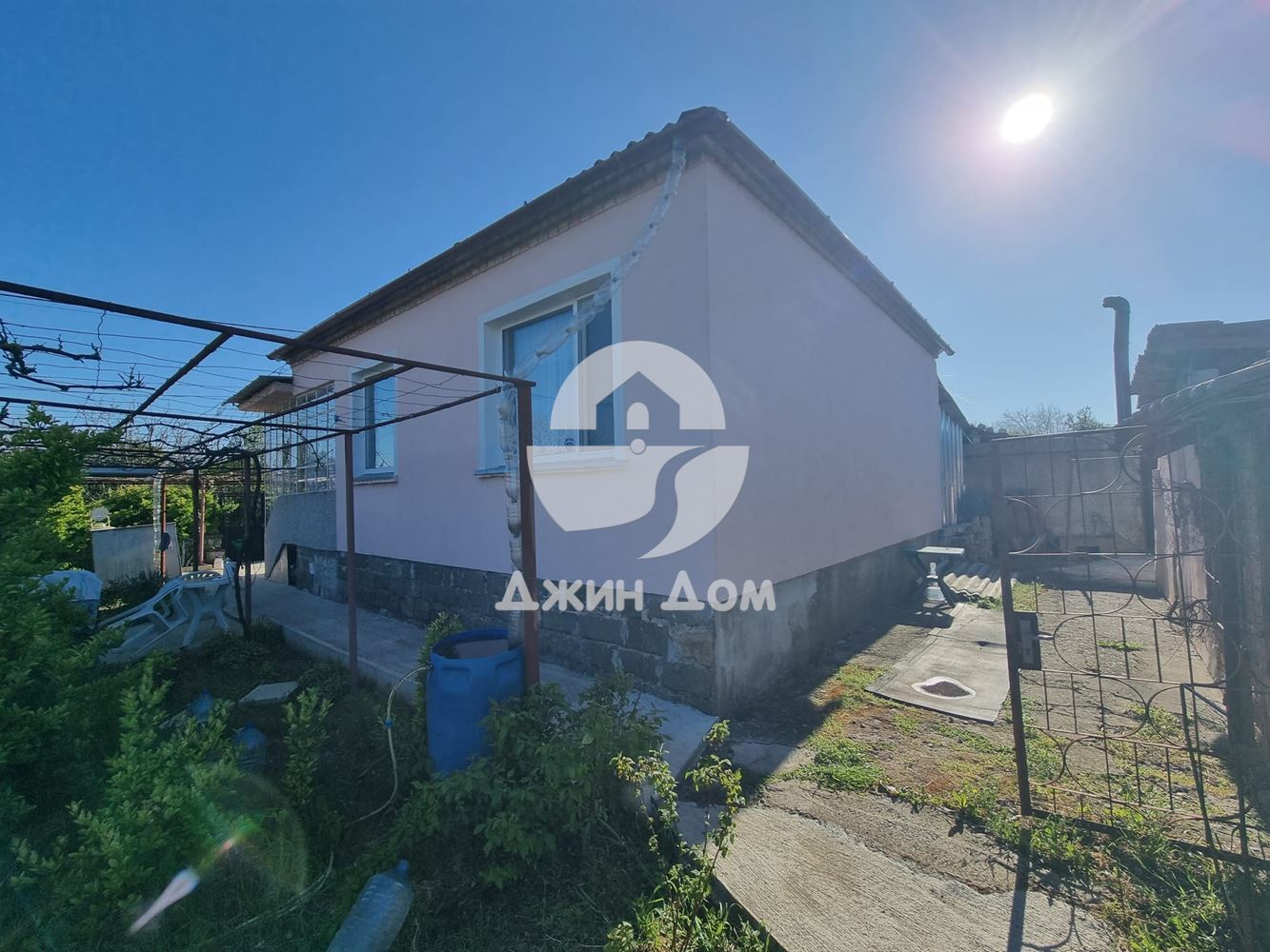 Едноетажна къща с двор в село Винарско, обл. Бургас - 0