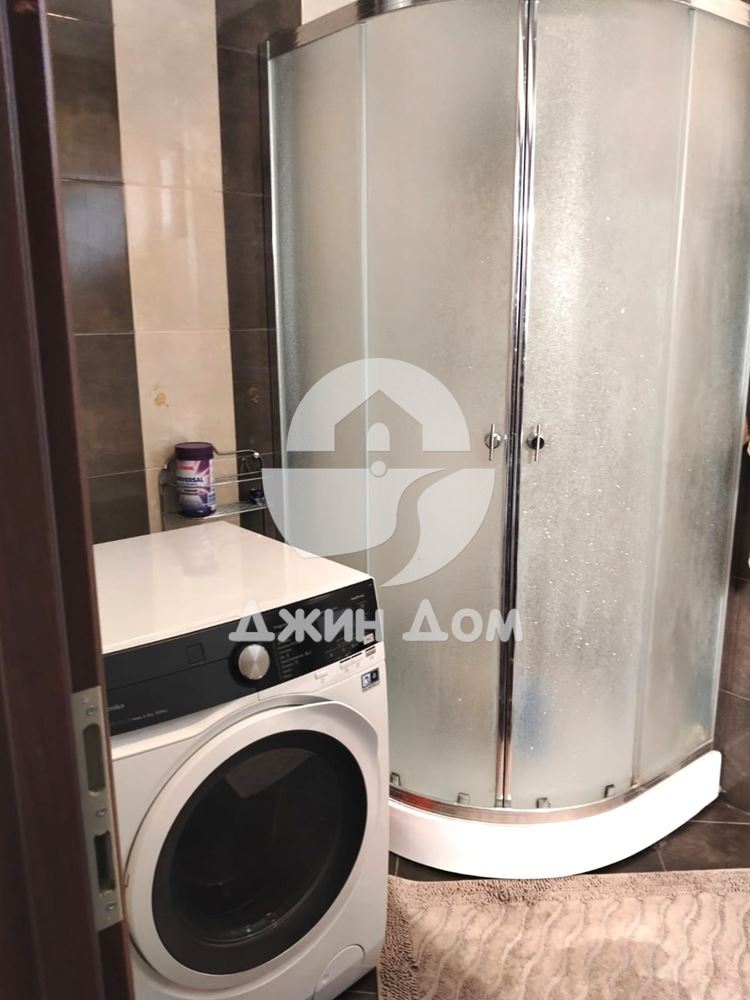 Просторна двуетажна къща с двор в с. Равда - 0