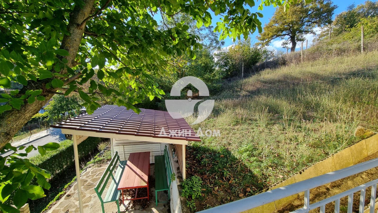 Едноетажна къща с басейн в с. Ново Паничарево - 0