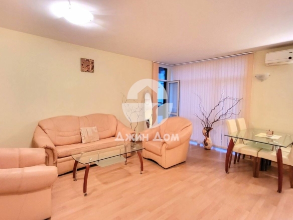 Просторен тристаен апартамент в к-с Сън Сити 2, к.к. Слънчев Бряг - 0