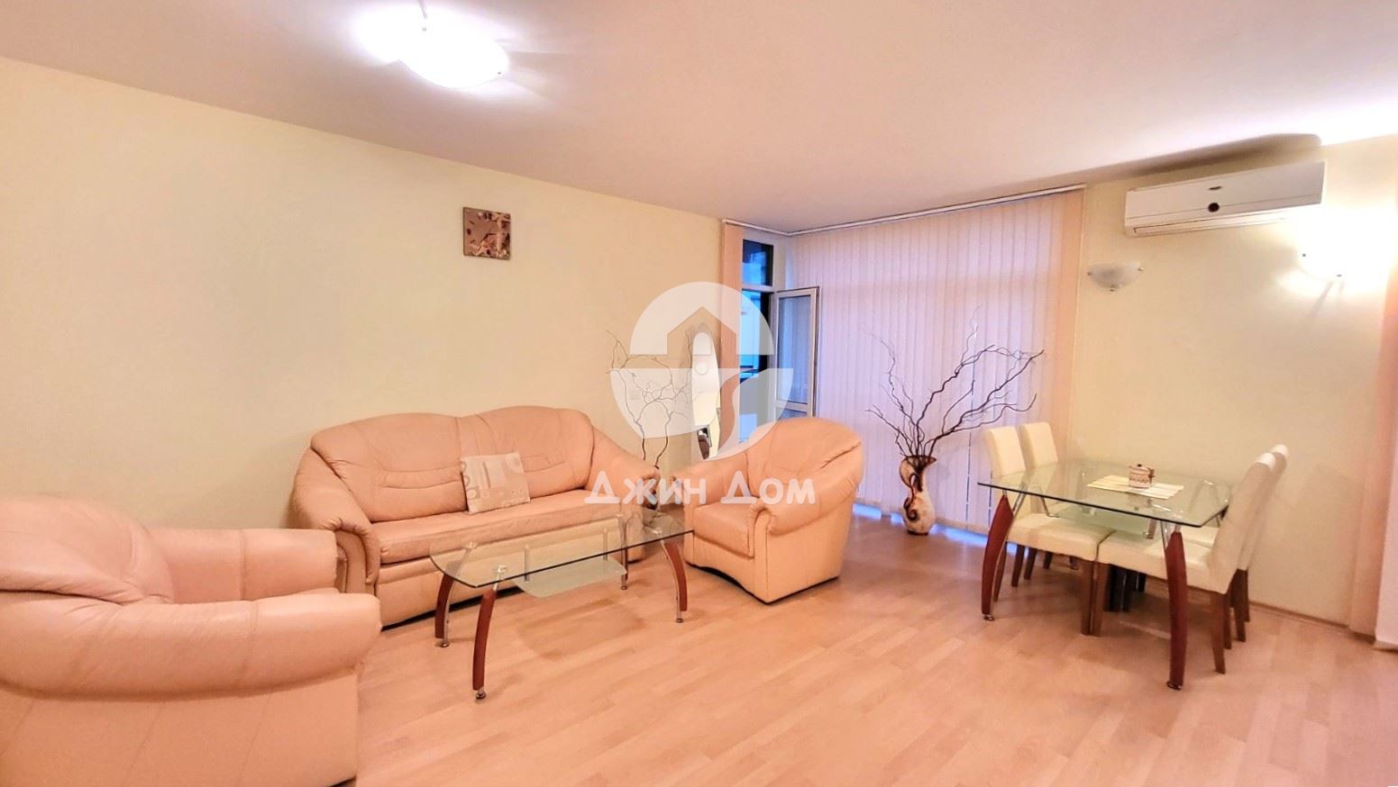 Просторен тристаен апартамент в к-с Сън Сити 2, к.к. Слънчев Бряг - 0