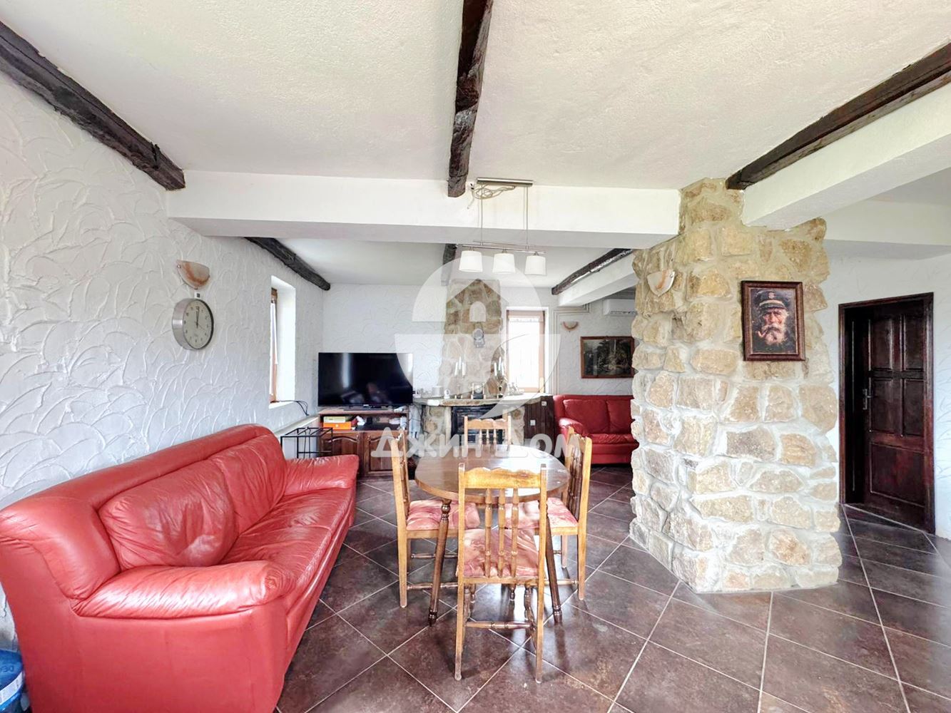 Двуетажна къща с двор в с. Бата - 0