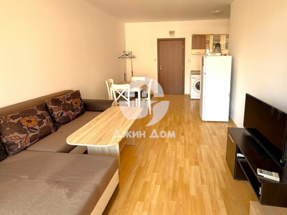 Просторен двустаен апартамент в к-с „Съни Дей 6“, к.к. Слънчев бряг - 0