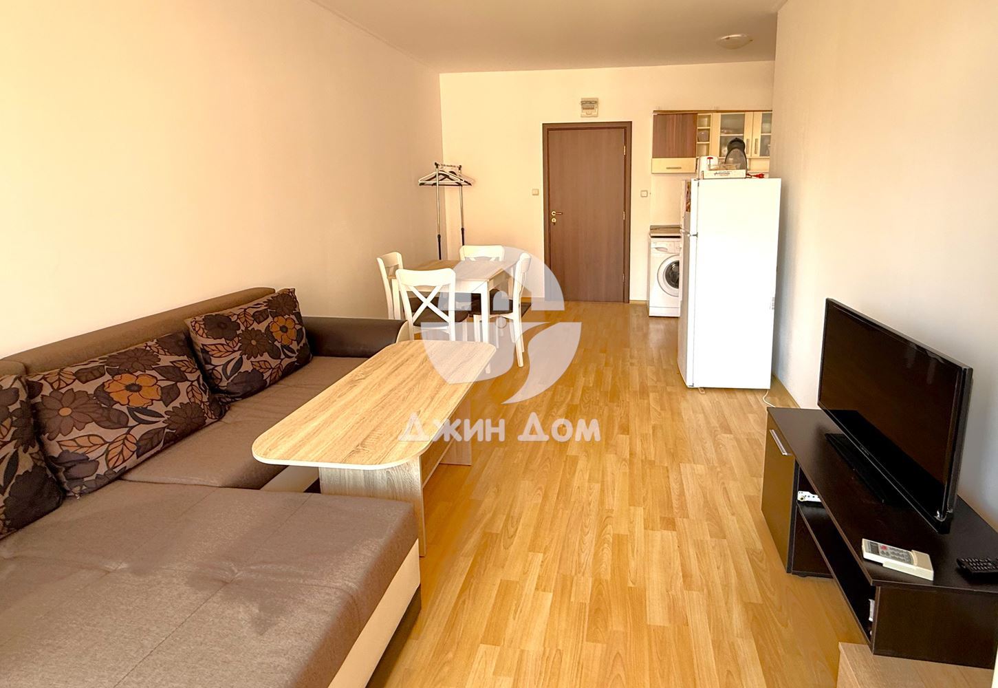 Просторен двустаен апартамент в к-с „Съни Дей 6“, к.к. Слънчев бряг - 0