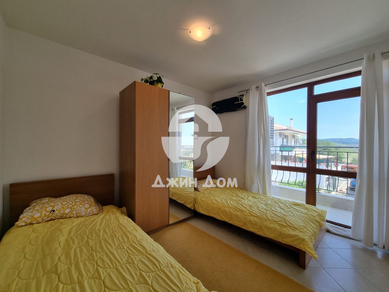 Двуетажна къща с басейн в с. Горица - 0