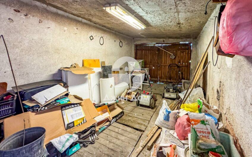 Двуетажна къща с двор в гр. Средец - 0