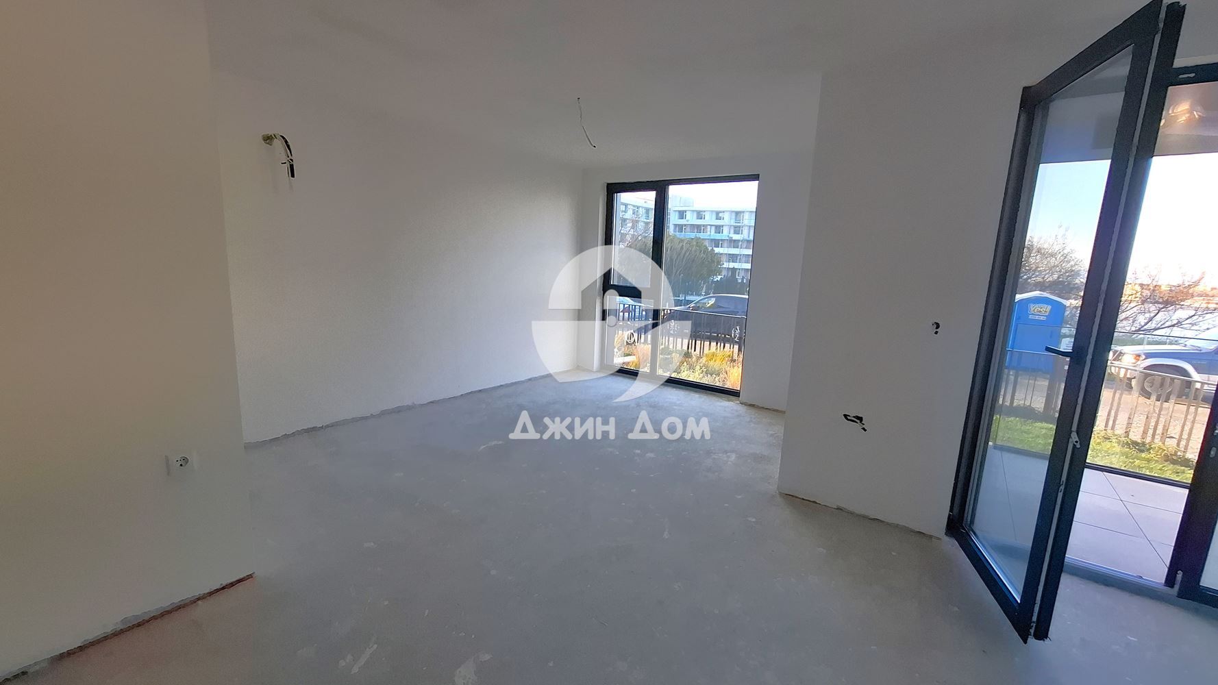 Просторен двустаен апартамент с ДВОР И ПАНОРАМА МОРЕ в гр. Несебър - 0