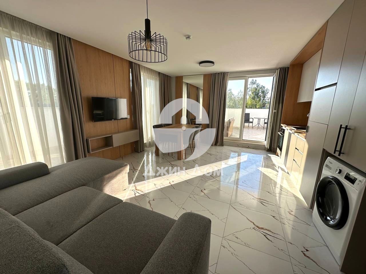 Просторен апартамент в к-с „Емилия Романа Парк“, к.к. Слънчев бряг - 0