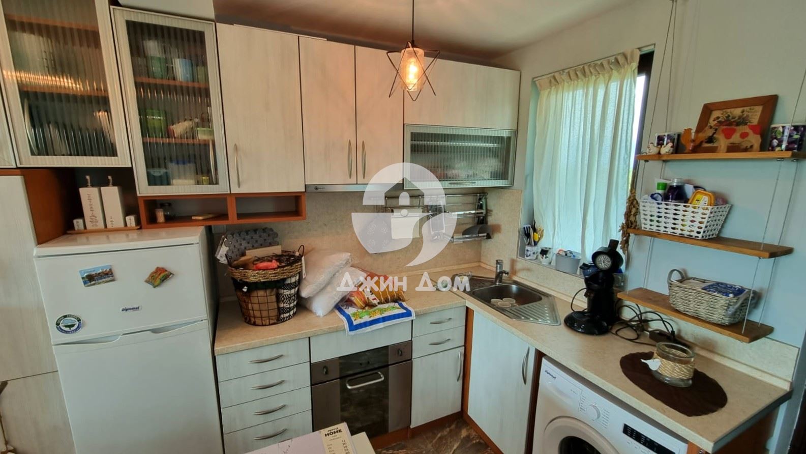 Двуетажна къща таунхаус в с. Кошарица - 0