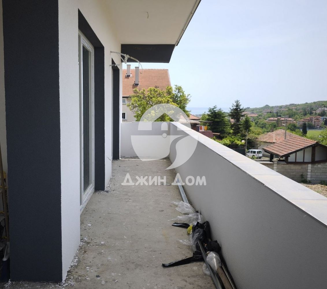 Просторна двуетажна къща в гр. Бяла - 0