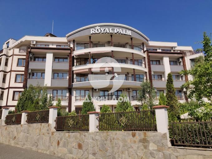 Двустаен апартамент с ГЛЕДКА МОРЕ и ПЛАНИНА в к-с Роял Палм, Св. Влас - 0