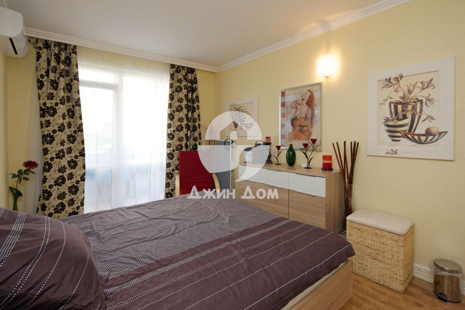 Просторен двустаен апартамент в к-с „Централ Плаза“, к.к. Слънчев бряг - 0