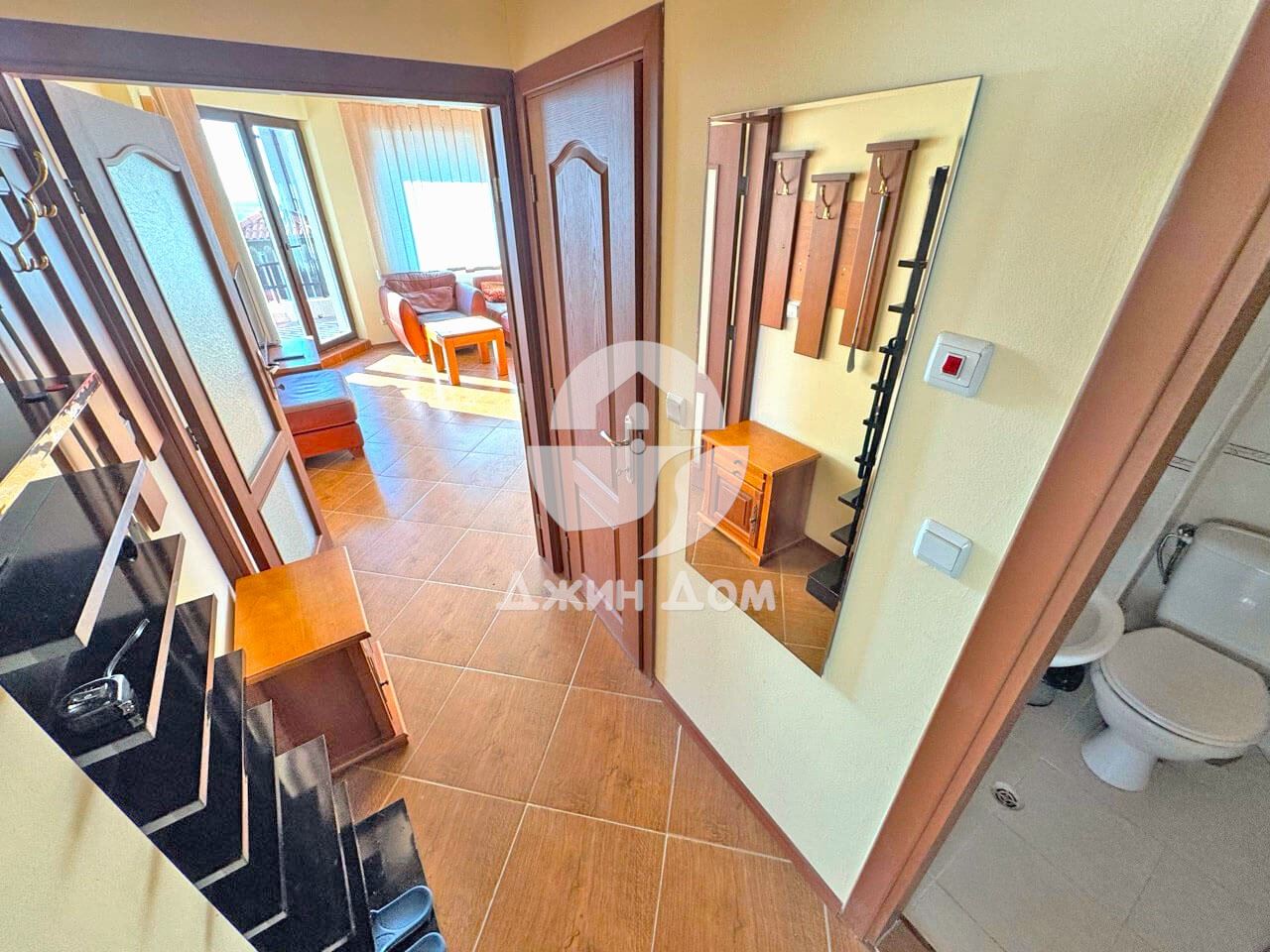 Просторен обзаведен тристаен апартамент в Бей Вю Вилас, с. Кошарица - 0