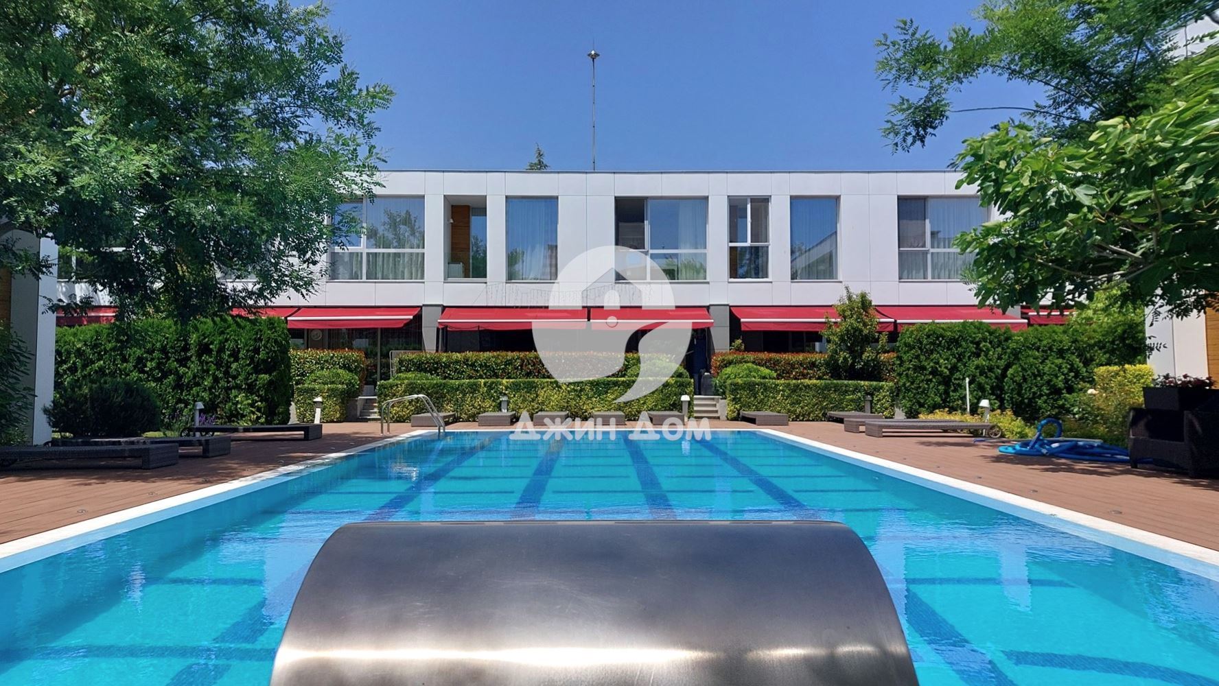 Двуетажна къща с басейн в к-с Атлантис Премиум Хаузес, кв. Сарафово - 0