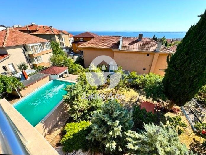 Просторна триетажна къща с ПАНОРАМА МОРЕ в гр. Свети Влас - 0