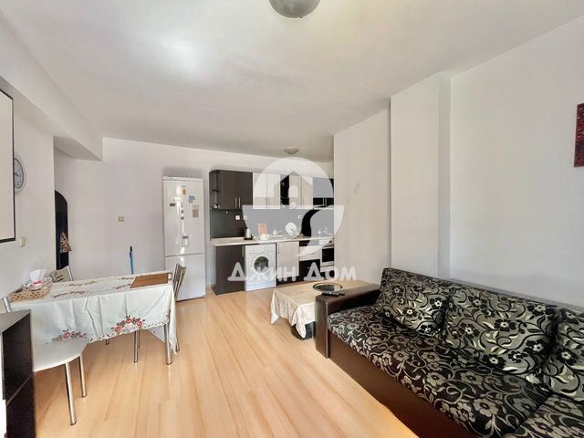 Просторен тристаен апартамент в к-с „Съни Дей 6“, к.к. Слънчев бряг - 0