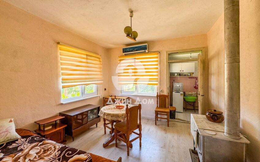 Двуетажна къща с двор в гр. Средец - 0