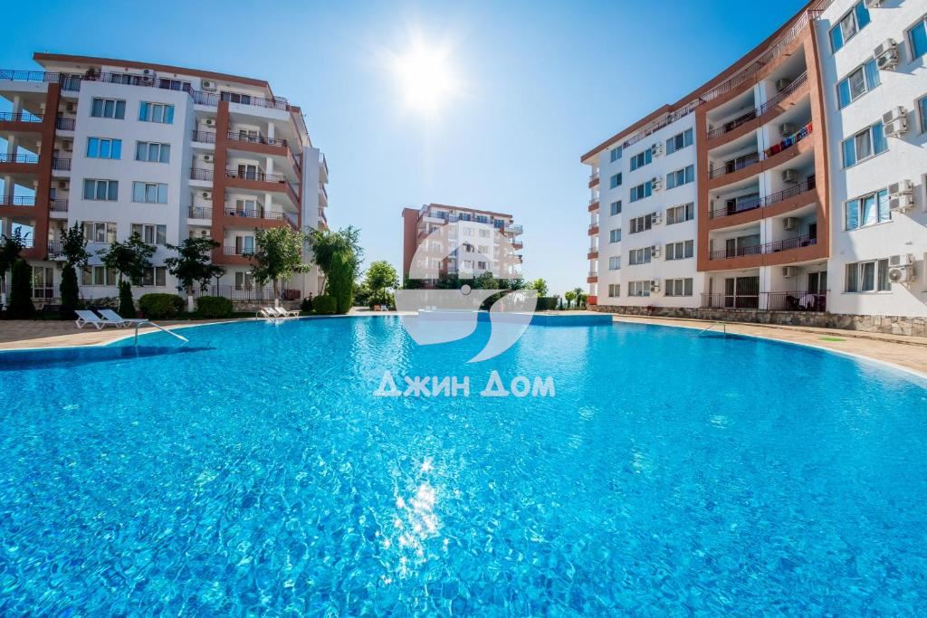 Едностаен апартамент в к-с Ривиера Форт Бийч, с. Равда - 0