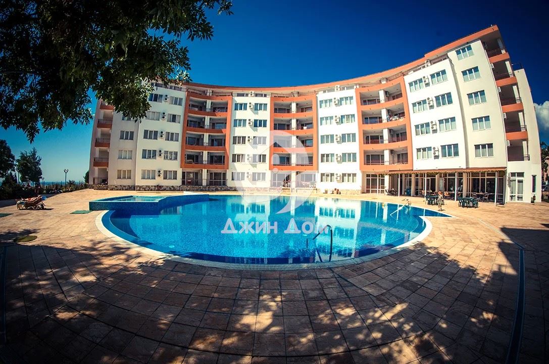 Тристаен апартамент с ГЛЕДКА МОРЕ в к-с „Ривиера Форт Бийч”, с. Равда - 0