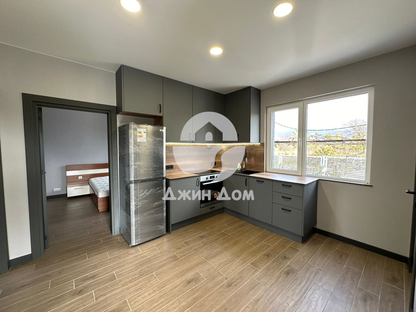 Едноетажна къща с двор в с. Гюльовца, обл. Бургас - 0