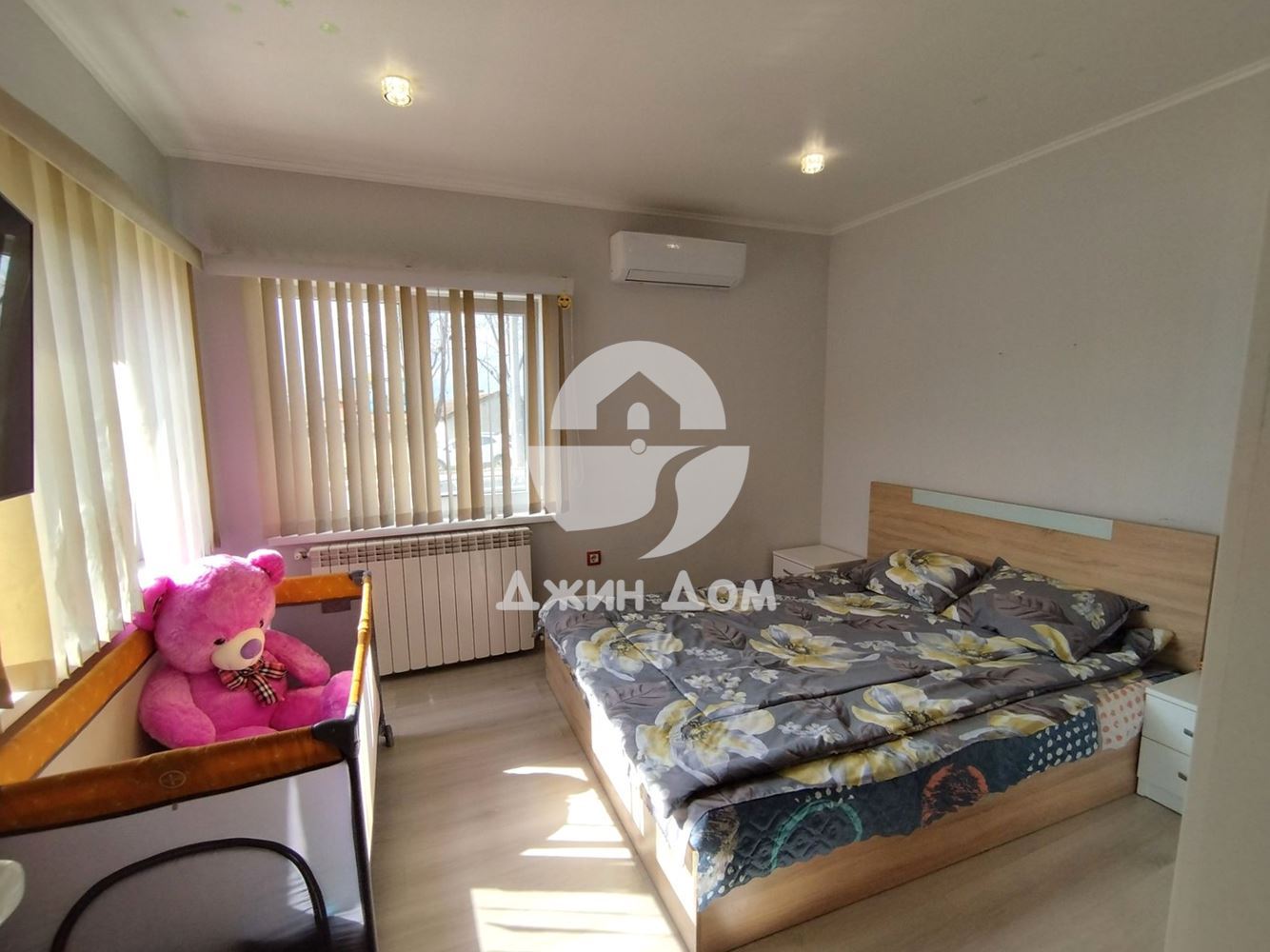 Просторна двуетажна къща в гр. Бяла - 0