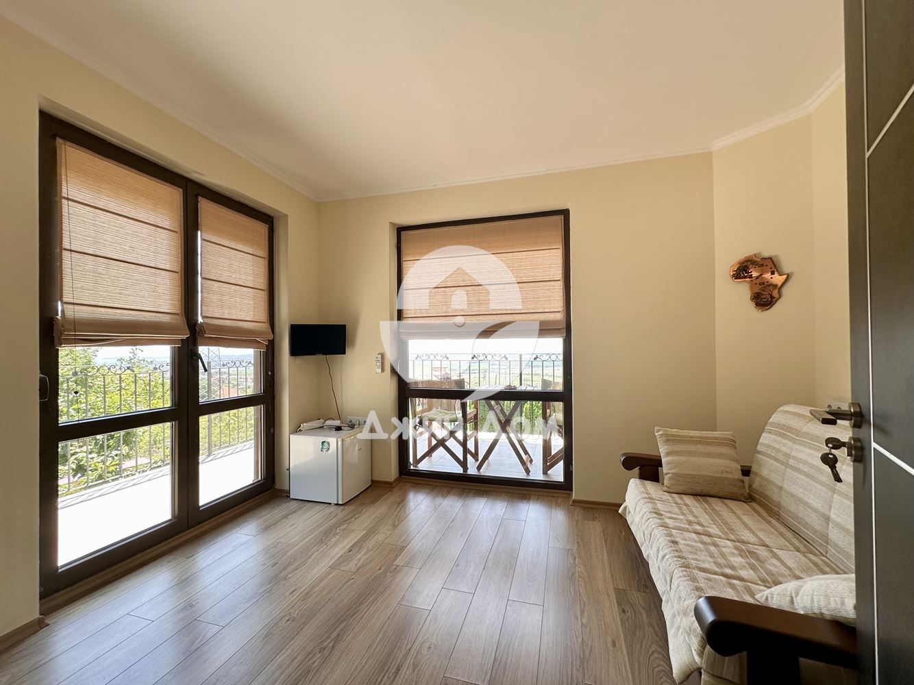 Двуетажна къща с ГЛЕДКА МОРЕ в с. Кошарица - 0