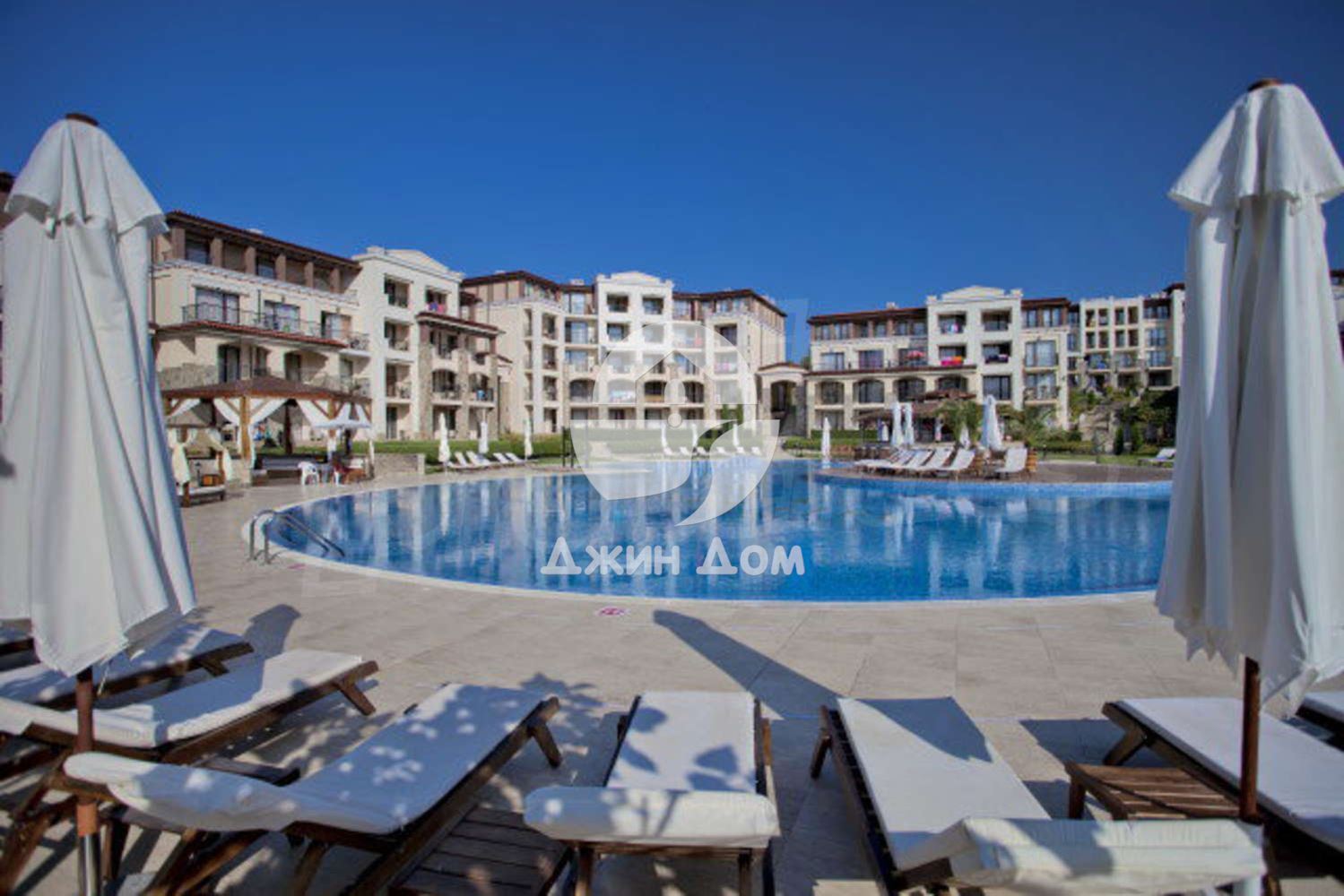 Просторен едностаен апартамент в к-с Грийн Лайф Бийч Резорт, Созопол - 0