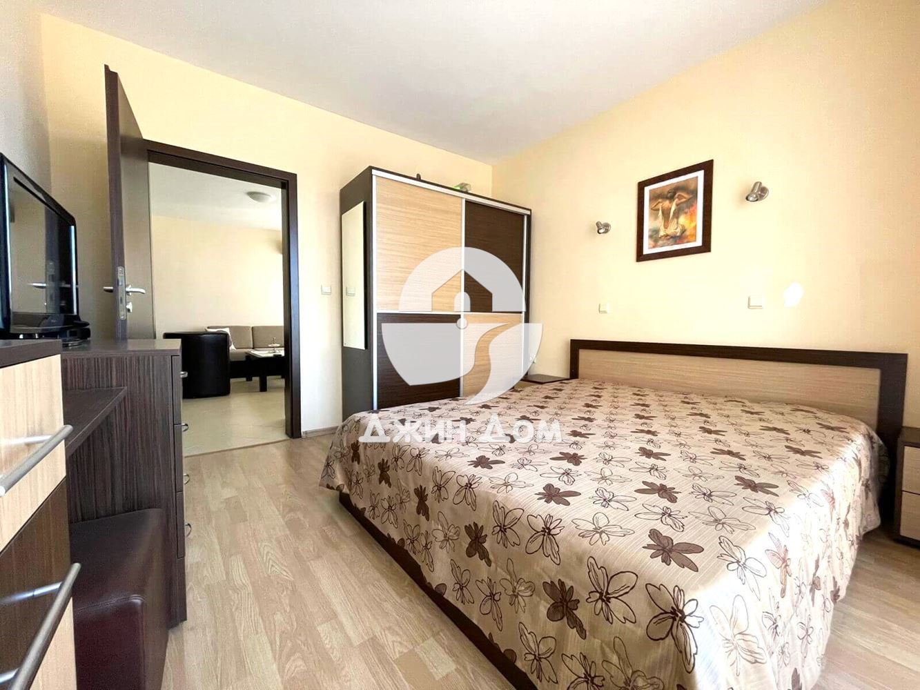 Просторен тристаен апартамент с ГЛЕДКА ПЛАНИНА в к-с Св. Валентин - 0