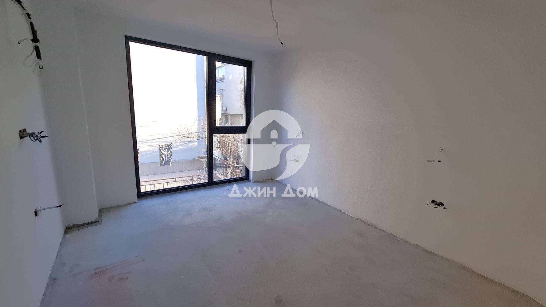 Просторен двустаен апартамент на ПЪРВА ЛИНИЯ МОРЕ в гр. Несебър - 0