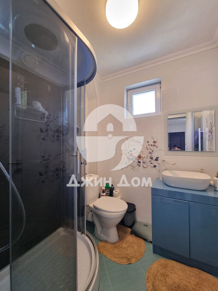 Двуетажна къща с двор в с. Медово - 0