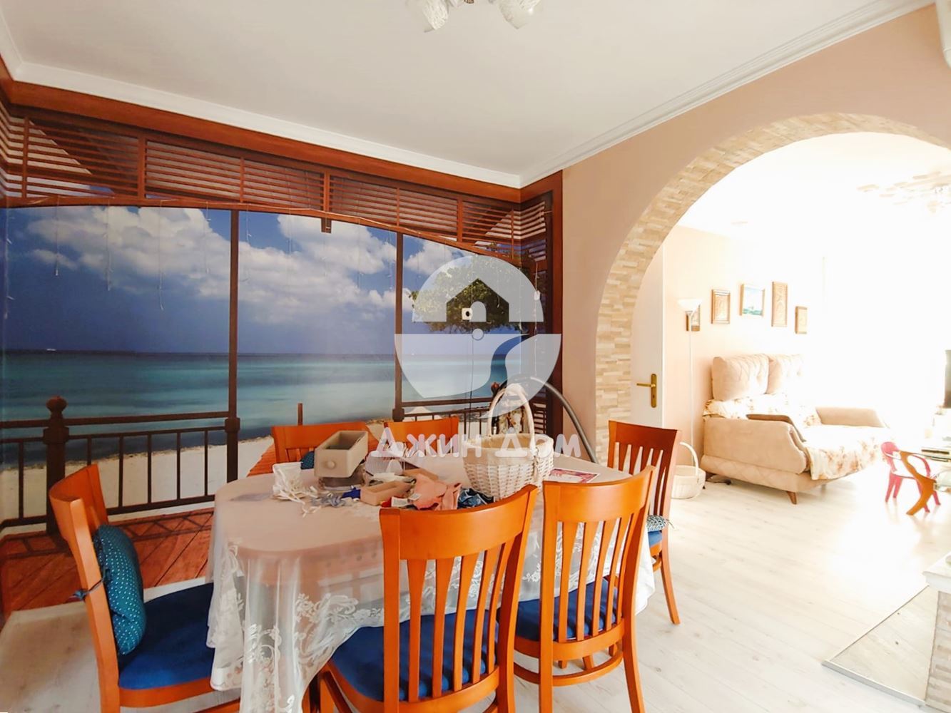 Просторна обзаведена двуетажна къща в с. Кошарица - 0