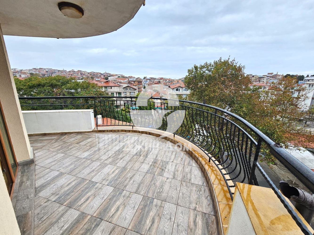 Тристаен апартамент с ПАНОРАМА МОРЕ в жилищна сграда, гр. Созопол - 0