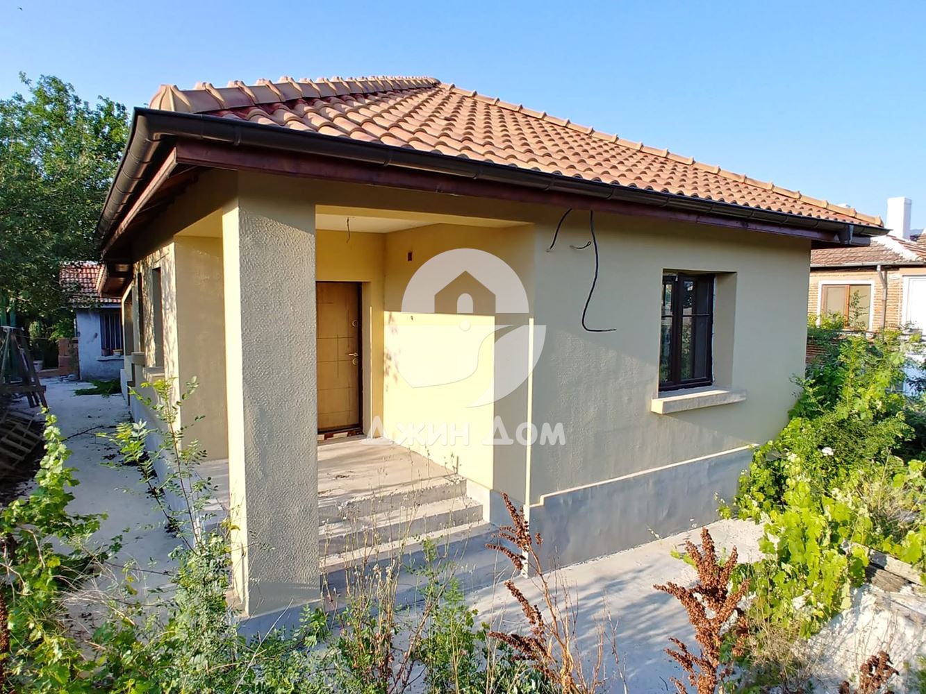 Едноетажна къща с двор в с. Тръстиково - 0