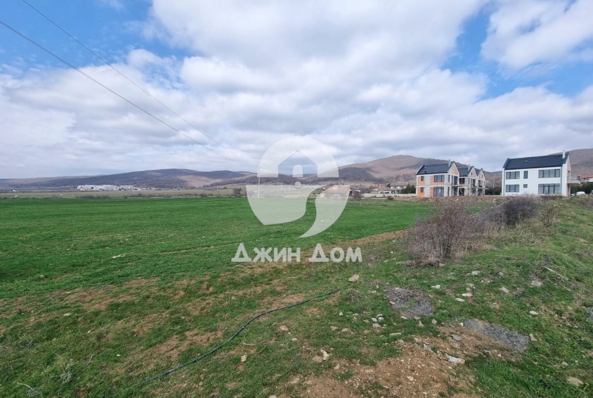 Урегулиран поземлен имот в с. Кошарица - 0