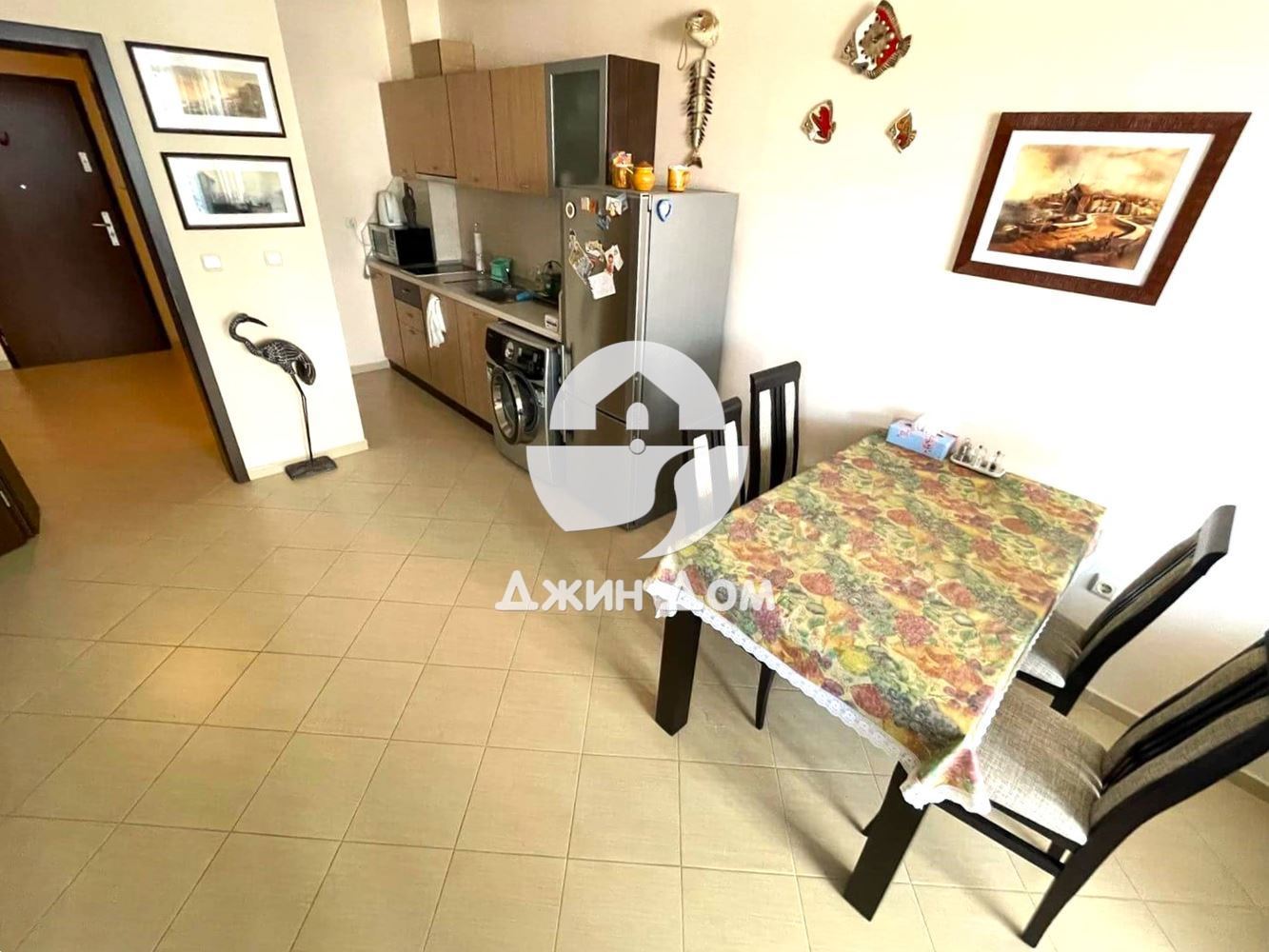 Просторен тристаен апартамент с ГЛЕДКА ПЛАНИНА в к-с Св. Валентин - 0