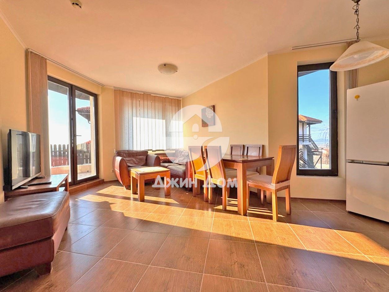 Просторен обзаведен тристаен апартамент в Бей Вю Вилас, с. Кошарица - 0