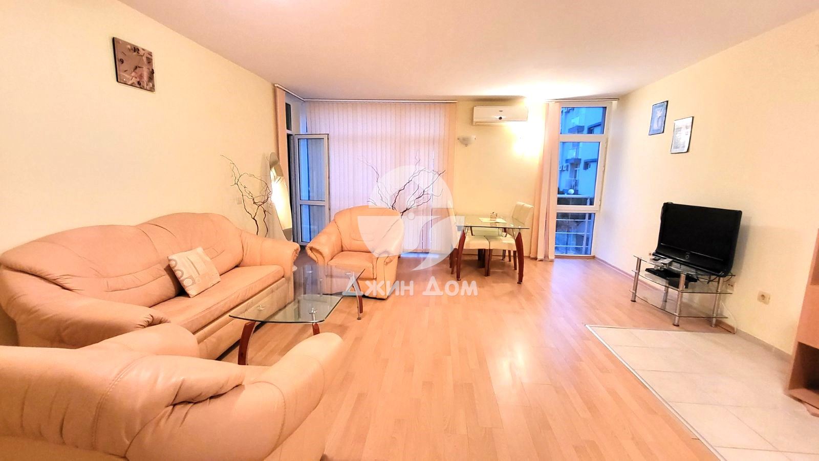 Просторен тристаен апартамент в к-с Сън Сити 2, к.к. Слънчев Бряг - 0