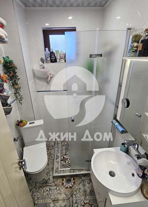 Двуетажна къща с двор в с. Тръстиково - 0