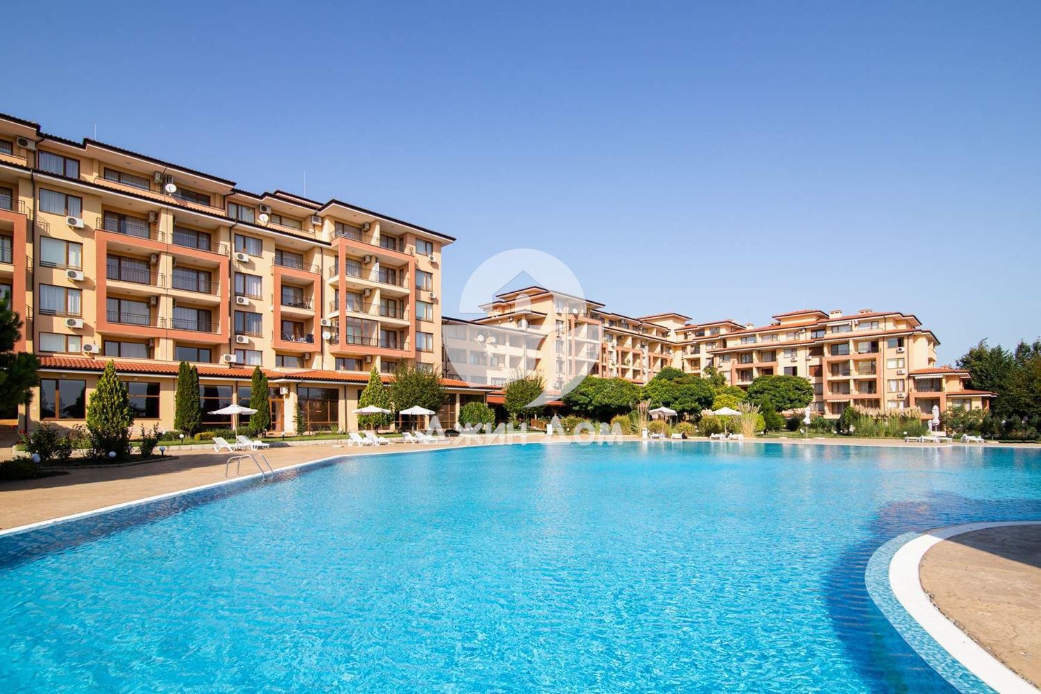 Просторен магазин на партерен етаж в к-с Меджик Дриймс, гр. Свети Влас - 0